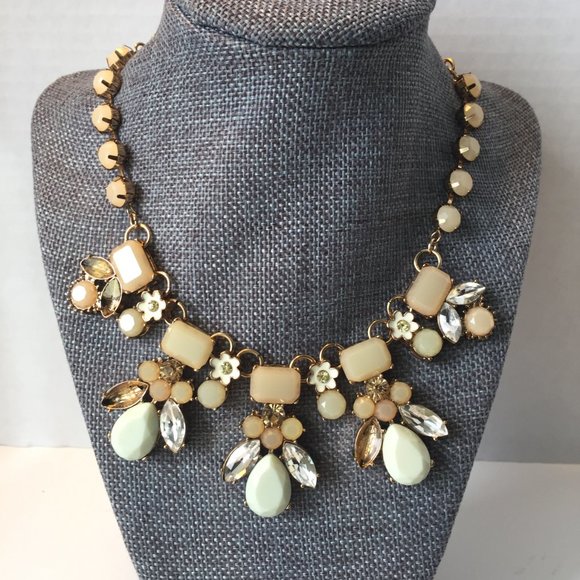 JOE FRESH Statement Necklace - Picture 5 of 7